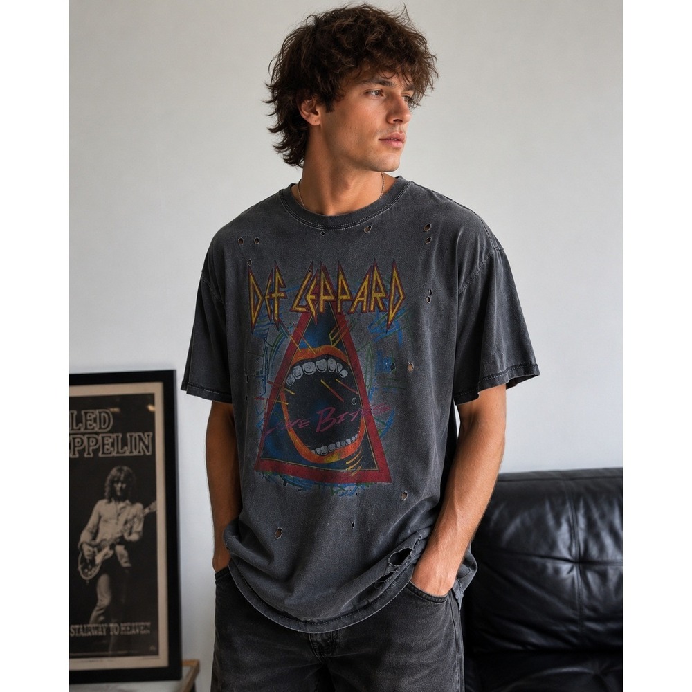 Def Leppard Love Bites Distressed Band Tee Vintage Wash Graphic T Shirt XL